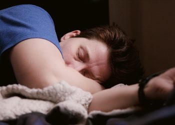 İftardan sonra “şekerleme yapmak” reflüye neden olabilir