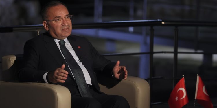 Türkiye’de hukuka aykırı bir davranışla yaşam tarzlarına herhangi bir müdahale yoktur