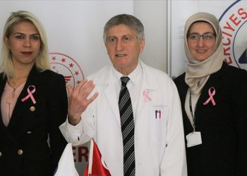 Prof. Dr. Erdoğan Sözüer kanserle mücadelede erken teşhise dikkati çekti