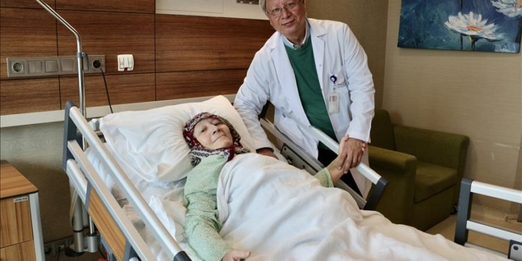 Tümör ağrısından Konya’daki ameliyatla kurtuldu