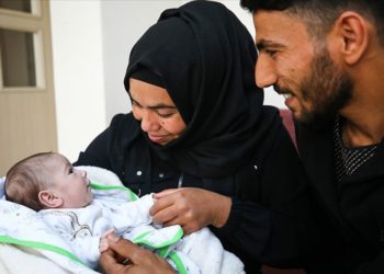 Depreme kuvözde yakalanan Meryem bebek iki ay sonra ailesine kavuştu