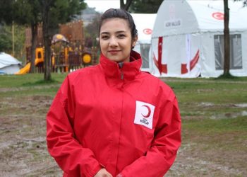 Deprem öncesi geceyi kumanya hazırlayarak geçirdi, enkazdan çıkıp yine yardıma koştu