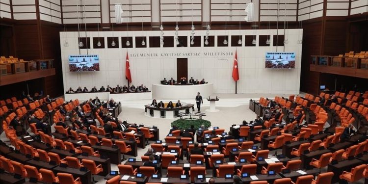 Meclis, OSB’ler ve enerji alanı ile sağlık alanında düzenlemeler içeren kanun teklifini yasalaştırmak için mesai yapacak