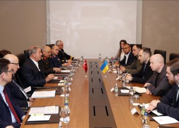 Milli Savunma Bakanı Akar, Ukrayna Altyapı Bakanı Kubrakov ile Kayseri'de bir araya geldi