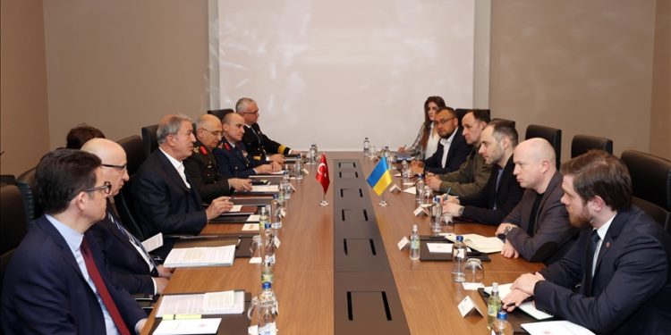 Milli Savunma Bakanı Akar, Ukrayna Altyapı Bakanı Kubrakov ile Kayseri'de bir araya geldi