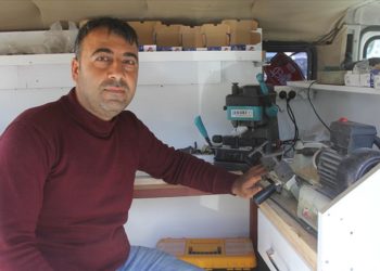 Hataylı depremzede çilingir ustası, hemşehrilerine mobil araçla hizmet veriyor