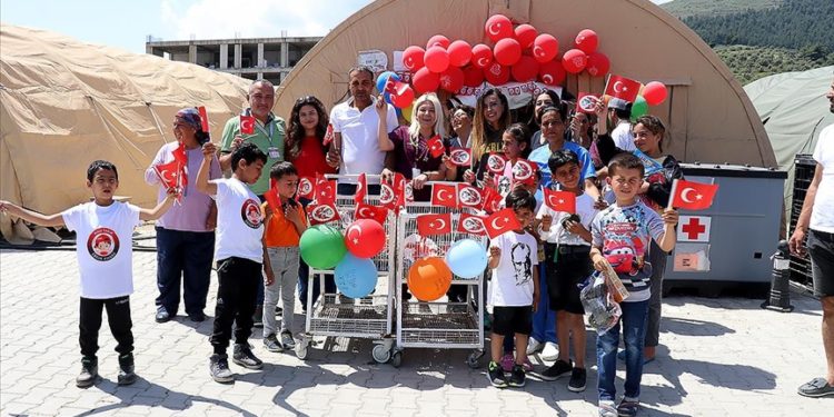 Hatay'da sahra hastanesinde tedavi gören çocuklara 23 Nisan etkinliği