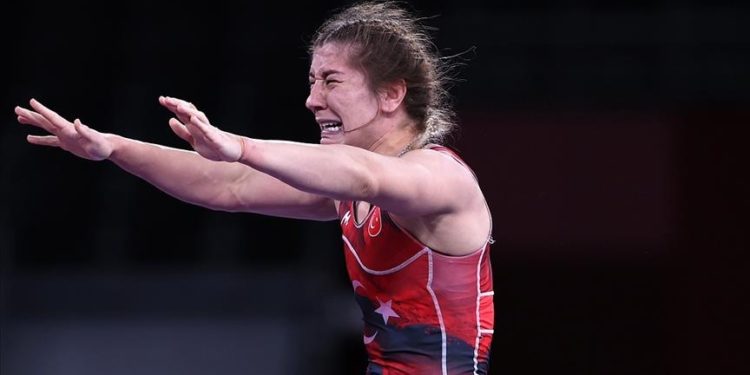 Yasemin Adar, Avrupa Güreş Şampiyonası'nda finale yükseldi