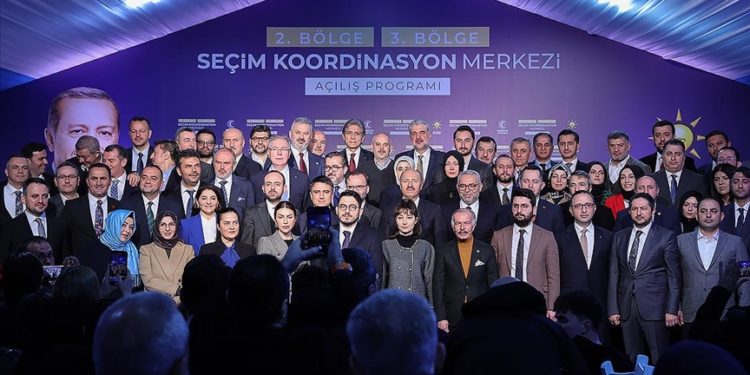 AK Parti’nin İstanbul 2. ve 3. bölge seçim koordinasyon merkezleri açıldı