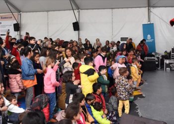 Kral Şakir, Malatyalı depremzede çocukların yüzünü güldürdü