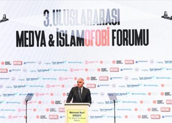 Kutsala hakaret bir nefret suçudur, ırkçılıktır, hastalıklı bakış açısının yansımasıdır