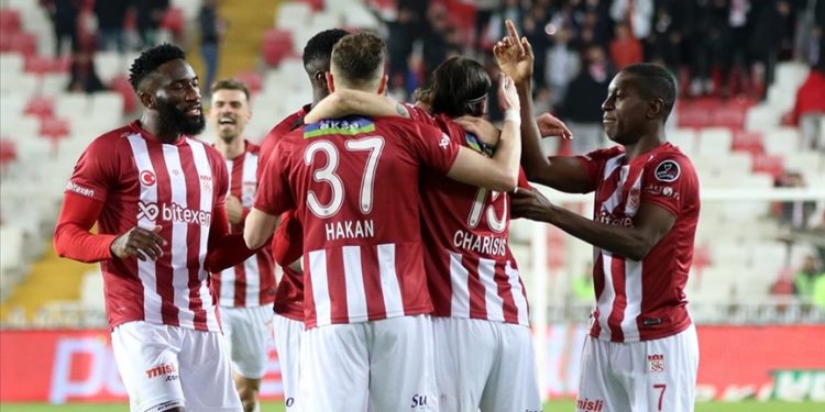 Sivasspor evinde Trabzonspor’u 4-1 mağlup etti