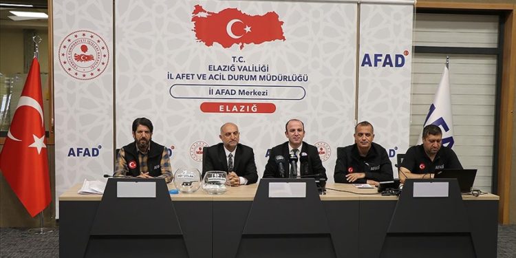 Elazığ’da 84 deprem konutu için kura çekildi