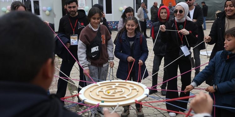 Kahramanmaraş’ta depremzede çocuklar için bilim şenliği düzenlendi