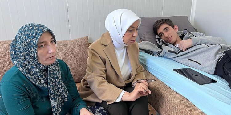 Depremde kolunu ve bacağını kaybeden Ömer'in "protez" hayali gerçekleşecek