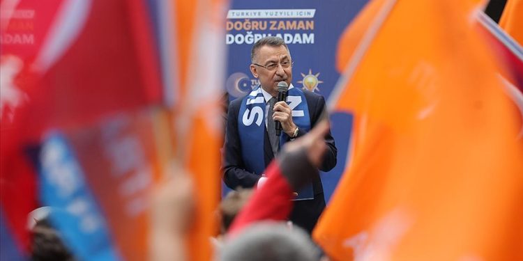 Cumhurbaşkanı Yardımcısı Oktay, AK Parti Sincan Seçim Koordinasyon Merkezi’nin açılışını yaptı