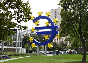 Avro Bölgesi ekonomisi yılın ilk çeyreğinde yüzde 0,1 büyüdü