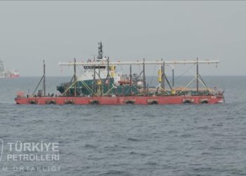 Karadeniz gazını karaya taşıyacak boruların deniz tabanına yerleştirme işlemi tamamlandı