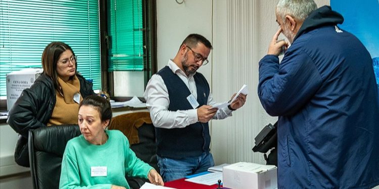 Karadağ'da cumhurbaşkanı seçiminin ikinci turunda halk sandığa gitti