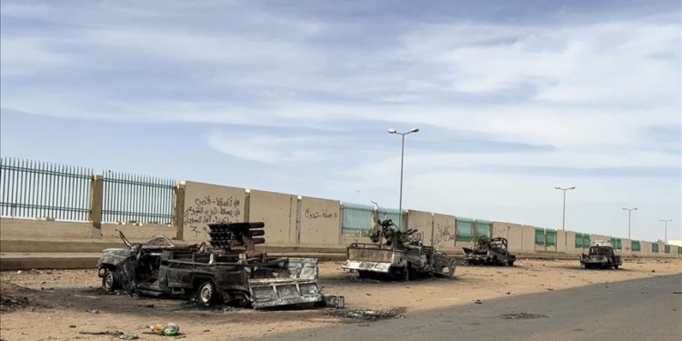 Sudan’daki çatışmalar 5. gününe girerken ilan edilen ateşkese uyulmuyor