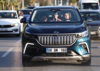 Bakan Kasapoğlu'ndan milli cimnastikçilere Togg jesti