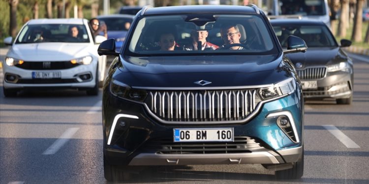 Bakan Kasapoğlu'ndan milli cimnastikçilere Togg jesti