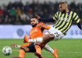 Fenerbahçe şampiyonluk yarışına son dakikalarda tutundu