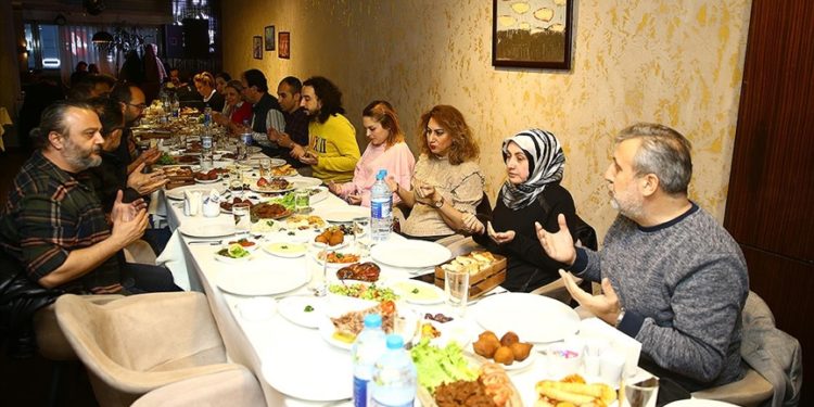 Anadolu’nun eşsiz lezzetleri Azerbaycan’da da iftar sofralarının vazgeçilmezi oluyor