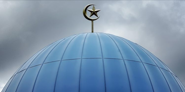 Fransa'da Müslümanlara yönelik ayrımcılık dinler arası rekabete değil sömürgeciliğe dayanıyor