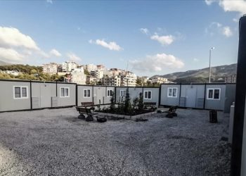 Hatay’da depremzedeler için 100 konteynerlik basketbol köyü kuruldu