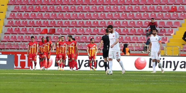 Kayserispor 3 puanı 3 golle aldı