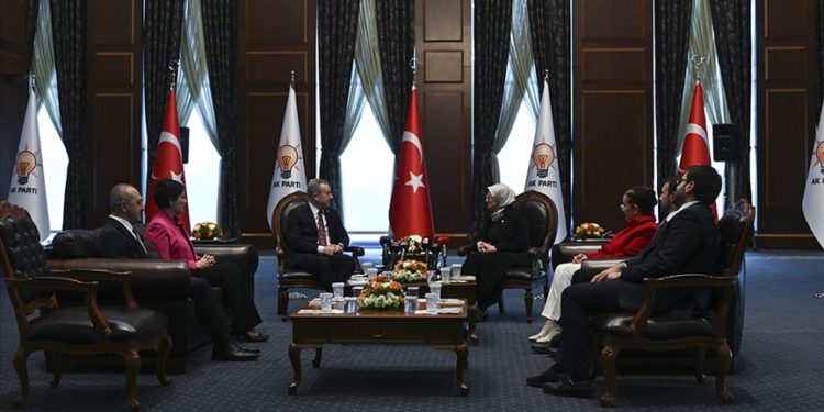 Siyasi partilerde bayramlaşma ziyaretleri