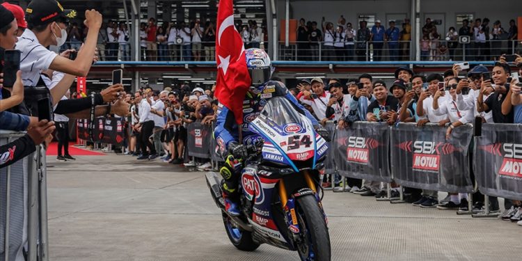 Milli motosikletçiler Hollanda'da piste çıkacak