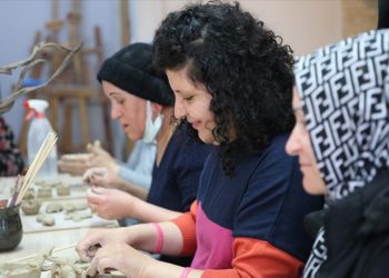 Kanser hastası kadınlar, umutlarını seramik objelere taşıdı