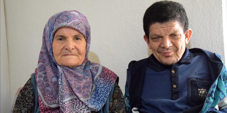Bilecikli 83 yaşındaki kadın ömrünün 60 yılını engelli oğluna adadı