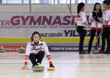 Dünya Kadınlar Curling Şampiyonası’nda ilk 8’e giren milli curlingciler, olimpiyatlara odaklandı