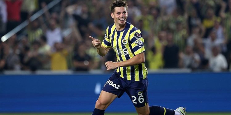 Fenerbahçeli futbolcu Zajc'ın sol uyluk kas grubunda yırtık ve kanama tespit edildi