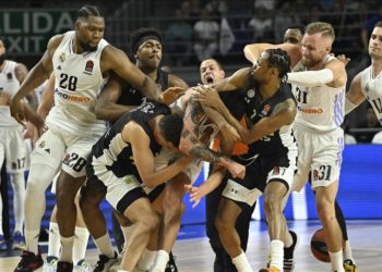 Real Madrid-Partizan maçında çıkan olaylar nedeniyle hakemler maçı erken bitirdi