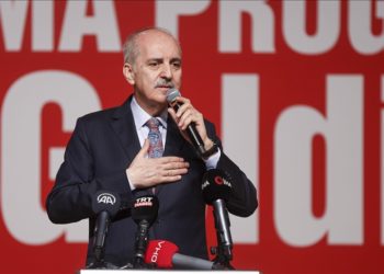 Siyasetin meselesi insanlara sadece insan oldukları için hizmet etmektir