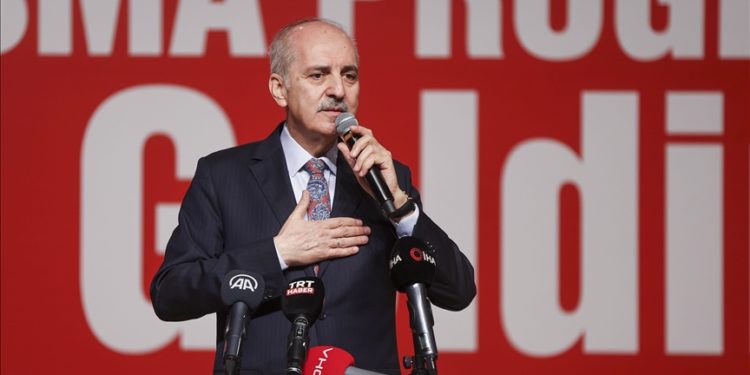 Siyasetin meselesi insanlara sadece insan oldukları için hizmet etmektir