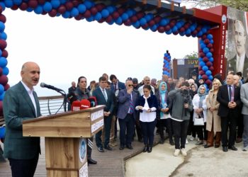 Ulaştırma ve Altyapı Bakanı Karaismailoğlu, Boztepe Seyir Terası’nın açılışına katıldı