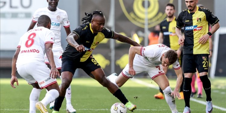 İstanbulspor ile Fraport TAV Antalyaspor berabere kaldı