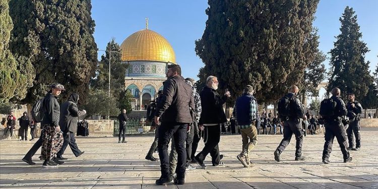 Fanatik Yahudilerin Mescid-i Aksa baskınları devam ediyor