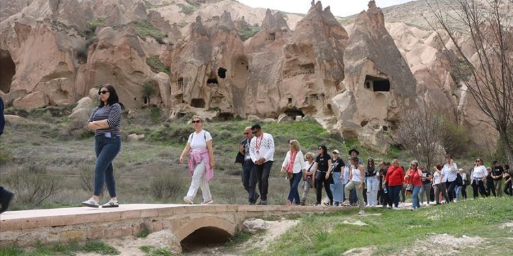 Ara tatilin Ramazan Bayramı’yla birleşmesi Kapadokya’da yerli turist yoğunluğunu artırdı