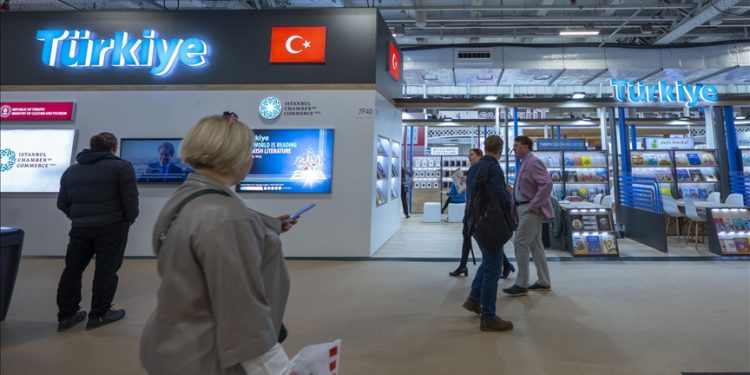 Türkiye’den 24 yayınevi Londra Kitap Fuarı’na katıldı