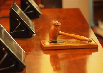 Hollanda’da bir kişi Kur’an-ı Kerim yırtarken kullandığı ırkçı ifadeler nedeniyle sorgulanacak