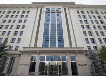 AK Parti üçte ikisi yenilenen listeyle seçime gidiyor