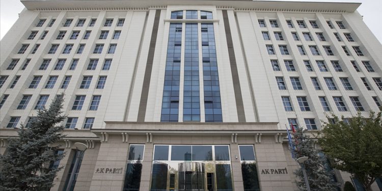 AK Parti üçte ikisi yenilenen listeyle seçime gidiyor