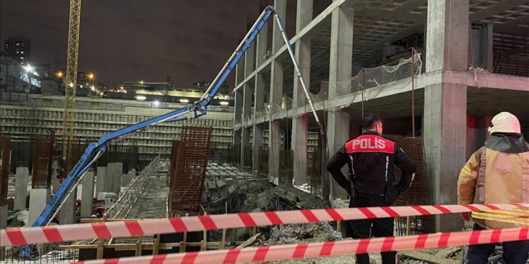 Avcılar'da inşaat alanında çökme oldu, 5 işçi göçük altında kaldı