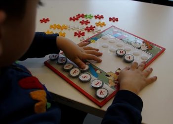 Otizmde "erken tanı" başarılı tedavinin önünü açıyor